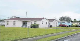  ?? CENTER FOR PUBLIC INTEGRITY PHELAN M EBENHACK/THE ?? Block homes are viewed in the Lincoln Park neighborho­od on Nov. 20 in Fort Pierce.