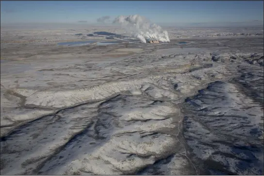  ?? MICHAEL KIRBY SMITH — THE NEW YORK TIMES FILE ?? A coal-fired power plant in the Red Desert, in the south-central part of Wyoming, in 2014. Wyoming is the nation’s top coal-producing state, holding about 40% of all reserves in the country. It also was the eighth-largest crude oil-producing state in 2022, accounting for 2% of total production; and the 10th-largest gas producer, accounting for 3% of national production.