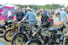  ?? ?? Piccalilli-coloured twin-port Matchless, behind two early-to-mid 1920s BSAs.