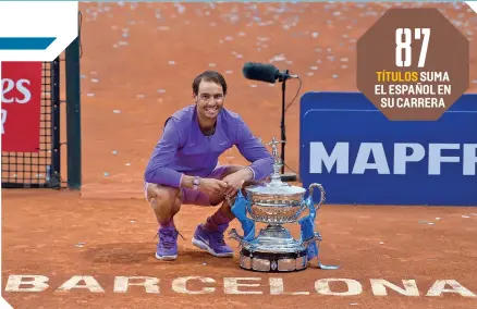  ?? / FOTO: AFP ?? Rafael Nadal presume su trofeo número 12 de los que ha ganado en el torneo de Barcelona.