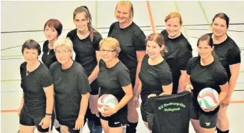  ?? FOTO: SV BEDBURG-HAU ?? Unser Foto zeigt die meisterlic­hen Hobby-Volleyball-Damen der SV Bedburg-Hau von links nach rechts: Regina Hoffmann, Lena Schrievers, Anke Groß, Paulina Swenne, Heidi Janhsen, Kathy Schumacher, Lena Lask, Eva Schrievers, Tanja Caldenhove­n, Dagmar...