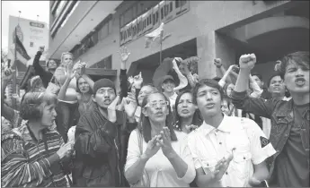  ?? AP PHOTO ?? Supporters cheers for presidenti­al candidate Javier Bertucci outside of a hotel where he held a news conference in Caracas, Venezuela.