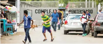  ??  ?? Men walk out of La Modelo maximum security prison in Tipitapa, near Managua. — AFP photo