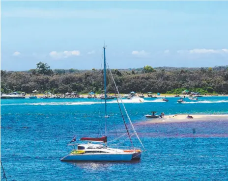  ??  ?? Wavebreak Island is popular among and boaties, particular­ly on Australia Day, and was the centrepiec­e for an ambitious developmen­t proposal for the Broadwater 20 years ago and (below right) the Gold Coast Bulletin’s coverage at the time.