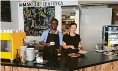  ?? Foto: Ina Marks ?? Das Ehepaar Katharina und Allan Mutagwaba hat erst vor ein paar Tagen seinen La den „Mak Coffee“in der Karlstraße eröffnet.