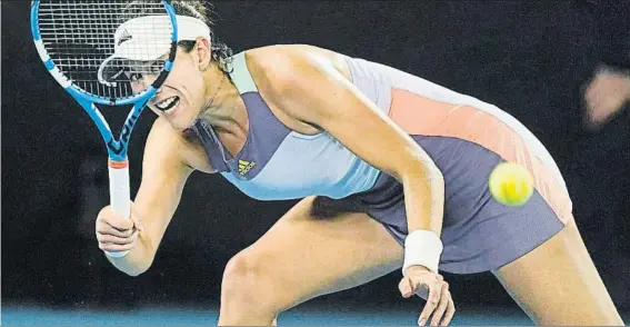  ?? FOTO: AP ?? Garbiñe Muguruza, primera final en el Open de Australia, cuarta de Grand Slam.
Cedió ante la debutante Sofia Kenin, que remontó en la final, como ya hiciera en ‘semis' ante Ash Barty