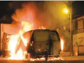  ?? PHOTO AFP ?? Au moins sept véhicules ont été incendiés la nuit dernière à Nantes.