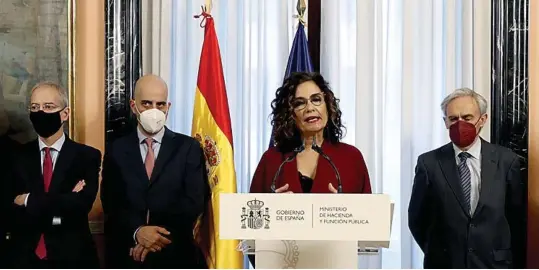  ?? ?? La ministra de Hacienda, María Jesús Montero, habla ante los miembros del Comité de Expertos para la reforma fiscal.