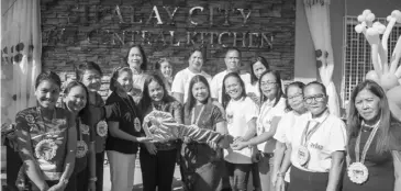  ?? Contribute­d Photo ?? THE inaugurati­on of Busog Lusog Talino-central Kitchen at Agripino Alvarez Elementary School in Barangay Mambaroto, Sipalay City.