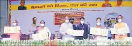  ??  ?? President Ram Nath Kovind releasing a stamp at UP Sainik School on Friday. First Lady Savita Kovind, Governor Anandiben Patel and UP CM Yogi Adityanath are also seen.