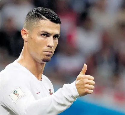  ??  ?? Der bescheiden­e Auftritt zählt zu seinen großen Tugenden: Cristiano Ronaldo verlässt Real Madrid, die Ablösesumm­e soll 104 Millionen Euro betragen haben.