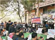  ?? PIC/MPOST ?? Members of JNUTA at the protest in the campus on Monday