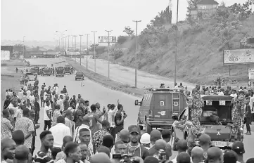  ?? — AFP photo ?? Nigerian soldiers arrive on the site of the clashes between soldiers and members of Islamic Movement of Nigeria (IMN) following a demonstrat­ion of supporters of the movement, to protest against the imprisoned Shiite cleric, in Abuja.