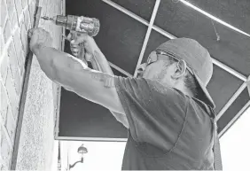  ?? SAM DEGRAVE/USA TODAY NETWORK ?? Businesses including Chef &amp; the Farmer in Kinston, North Carolina, are boarded up until Hurricane Florence passes.