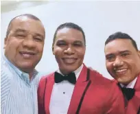  ?? FUENTE EXTERNA ?? Figuas. Empresario artístico Vidal Sedeño y los humoristas Reymond Pozo y Miguel Céspedes.