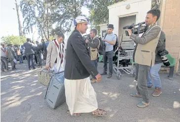  ?? REUTERS ?? A member of the Houthi delegation participat­ing in the negotiatio­ns in Sweden departs from Sanaa airport on Tuesday.