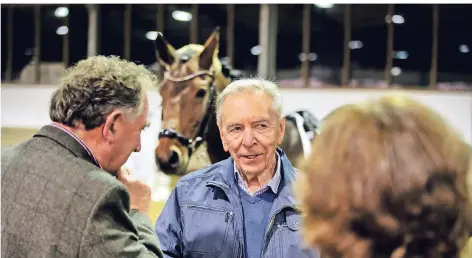  ?? RP-FOTO: RALPH MATZERATH ?? Wilfried Gehrmann hat in der Landes- Reit- und Fahrschule den Umgang mit der Doppellong­e beleuchtet.