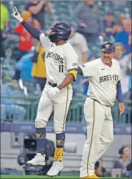  ?? ?? Jackson Chourio celebra tras conectar su primer jonrón en la MLB