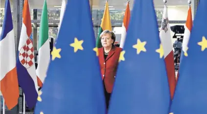  ??  ?? ► La canciller alemana Angela Merkel en el inicio de la cumbre ayer en Bruselas.