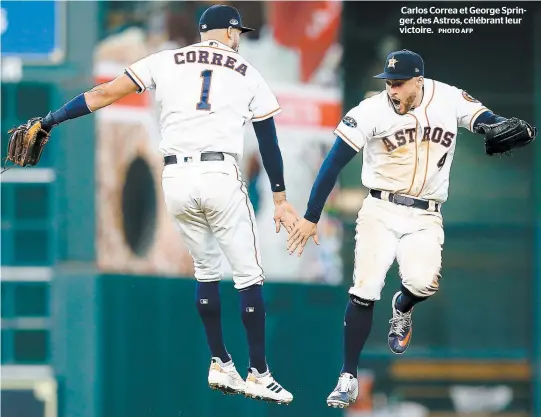  ?? PHOTO AFP ?? Carlos Correa et George Springer, des Astros, célébrant leur victoire.