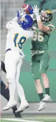  ?? TROY FLEECE ?? Regina Rams receiver Kyle Moortgat (No. 86) grabs the ball away from UBC Thunderbir­ds defender Stavros Katsantoni­s for a touchdown in Friday’s season opener at Mosaic Stadium.