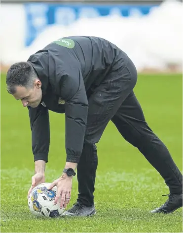  ?? ?? Referee Don Robertson called the Dundee v Rangers match off during a secondary pitch inspection