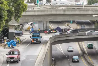  ?? Santiago Mejia / The Chronicle ?? Highway 101 over Cesar Chavez Street and Potrero Avenue in San Francisco is a tangle of streets, with homeless people camping under overpasses.