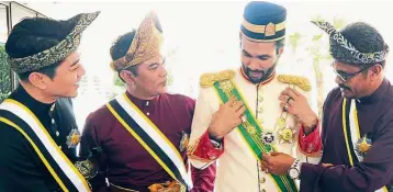  ?? — Bernama ?? Looks good on you: (from left) Rizalman, former national hockey team captain Datuk Mirnawan Nawawi, Chandran and Education Ministry gazette secretary Datuk Mohd Razman Yaacob sharing a light moment after the ceremony.