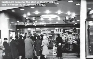 ?? ?? Customers queue for the start of the Fenwick’s sale in Newcastle, on January 7, 1963
