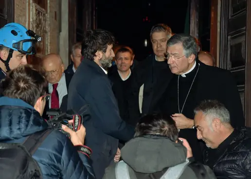  ??  ?? Il ministro ai Beni Culturali, Dario Franceschi­ni, con il Patriarca Francesco Moraglia ieri mattina nella Basilica di San Marco (Vision)