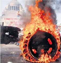  ??  ?? Tractor drivers protest in Mexico City over the North American Free Trade Agreement