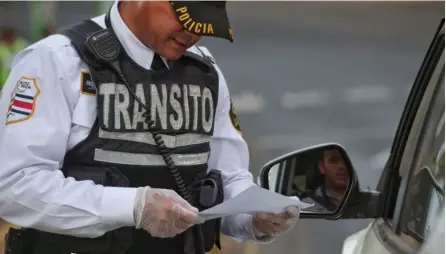  ?? JOHN DURAN ?? La multa vigente por irrespetar la restricció­n vehicular sanitaria es de ¢107.000.