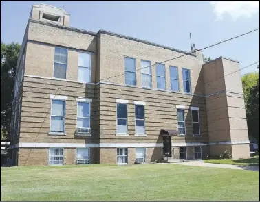  ?? (NWA Democrat-Gazette/Thomas Saccente) ?? The Franklin county courthouse in Ozark as seen on Friday.