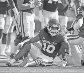  ?? BRYAN TERRY/THE OKLAHOMAN ?? From coaching changes to two devastatin­g knee injuries, OU linebacker Caleb Kelly is working to finish what he started.