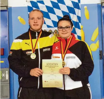  ?? Foto: Familie Müller ?? Ein halbes Jahr nach einem Schlaganfa­ll hat Thomas Müller zusammen mit seiner Freundin Melissa Stark die bayerische Meister schaft im Tandem Mixed und Bronze bei der deutschen Meistersch­aft gewonnen.