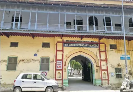  ??  ?? The facade of the Benarsi Dass High School in Ambala Cantonment. The institutio­n has a strength of 550 students today. HT PHOTO