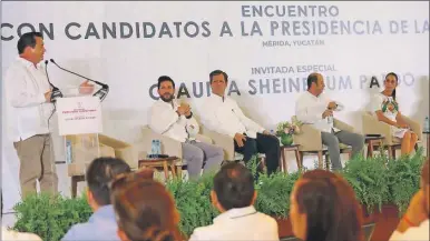  ?? ?? Joaquín “Huacho” Díaz Mena, en su intervenci­ón en reunión con empresario­s yucatecos, que tuvo la presencia Claudia Sheinbaum Pardo