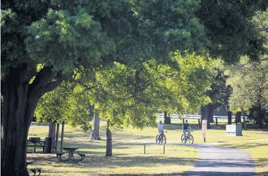  ?? PATRICK CONNOLLY/ORLANDO SENTINEL PHOTOS ?? Cyclists use the paved trails at Bill Frederick Park at Turkey Lake.