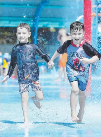  ?? Picture: ZAK SIMMONDS ?? KEEPING COOL: Best mates Oliver Turner, 5, of Cranbrook, and Koby Andersen, 6, of West End, beat the heat at The Strand water park yesterday.