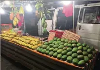  ??  ?? Luscious mangoes for sale near the Dataran Sungai Perak Indah jetty.