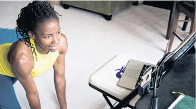  ??  ?? LEFT
Tilita Lutterloh, a fitness coach and nutritioni­st, leads a workout from her living room in Los Angeles.