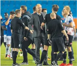  ?? BEGGE FOTO: NTB SCANPIX ?? Odd-kaptein Steffen Hagen pådro seg sitt 11 gule i karrieren i mandagens bortemøte med Molde.