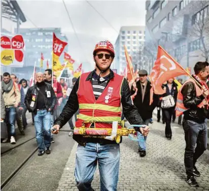  ??  ?? Auf Konfrontat­ion: Die Gewerkscha­ften können auf starken Rückhalt unter den Eisenbahne­rn bauen