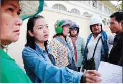  ?? HONG MENEA ?? Railway community members protest outside City Hall yesterday in Phnom Penh.