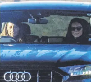  ?? ?? Kate Middleton fue vista cerca de su residencia en un automóvil Audi 4x4 conducido por su madre, Carole Middleton. corTesÍA