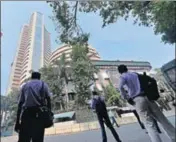  ?? MINT/FILE ?? ■ The Sensex shed 509.54 points to close at 33,176 points while the Nifty declined 165 points to close at 10,195.15 points