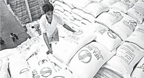  ?? FILE PHOTO ?? This month, Central Visayas is expected to receive additional rice imports under the open tender bidding the government had in May with five suppliers from Thailand and Singapore.