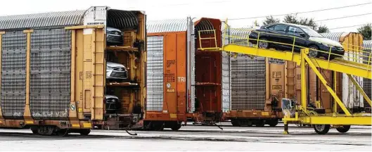  ?? Brett Coomer photos / Houston Chronicle ?? Vehicles are unloaded from rail cars on arrival at Gulf States Toyota, which is No. 1 among Houston’s private companies.