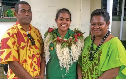  ?? Photo: Josefa Babitu ?? Iowana Seveikau with her parents after she was awarded the leadership badge at the Ballantine Memorial School on May 6, 2022.