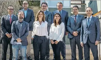  ?? DAVID AIROB ?? De izquierda a derecha: David Cerqueda (Grupo Godó), Marcos Palomares (Wink TTD - Vodafone), Guillermo Jordi (EAE), Bea Colorado (Volkswagen), Gabriele Palma (Seat), Amaya Martín Morán (Fundación Mutua Madrileña), Pere Guardiola (Grupo Godó), Jordi...